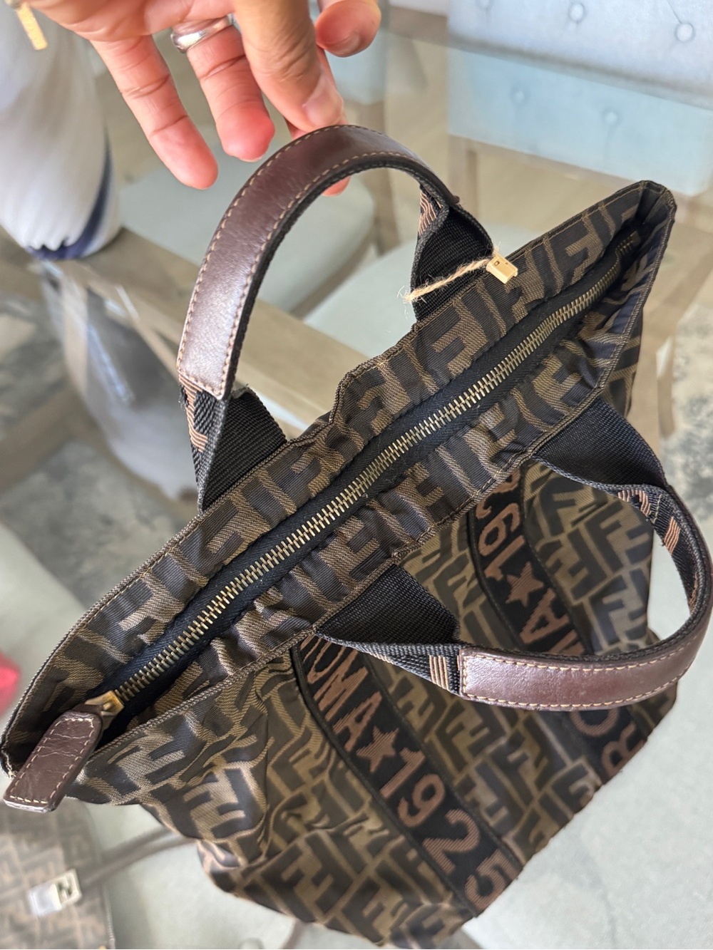 FENDI ZUCCA CANVAS Vintage 1925 Zip Tote Brown - Picture 4 of 11